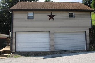 10 Winter Ave in Glen Rock, PA - Building Photo - Building Photo