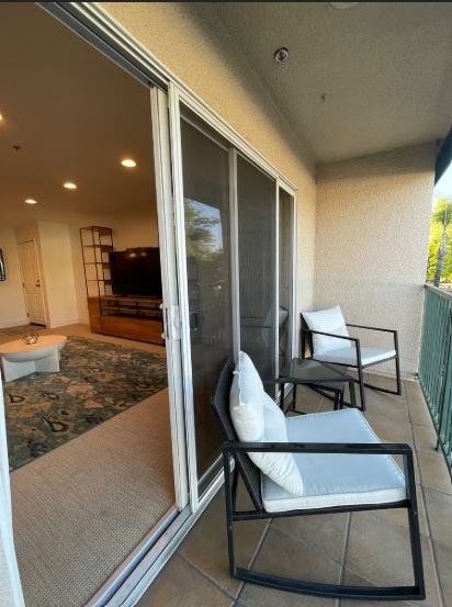 4501 Cedros Ave, Unit 202 in Sherman Oaks, CA - Foto de edificio - Building Photo
