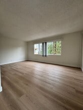 351 Plymouth St in Inglewood, CA - Building Photo - Interior Photo