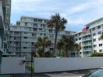 Bellair Condominium in Daytona Beach, FL - Building Photo