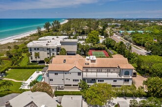 5541 Gulf Of Mexico Dr in Longboat Key, FL - Building Photo - Building Photo