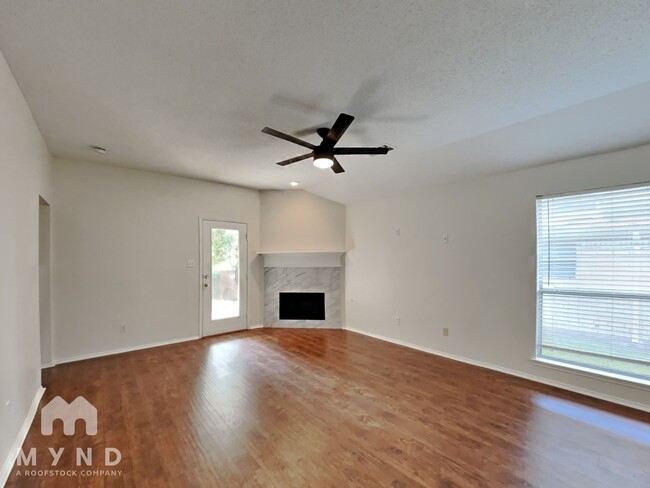 814 Palomino Dr in Euless, TX - Building Photo - Building Photo