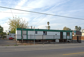 Riviera Mobile Home Park in Sacramento, CA - Building Photo - Building Photo