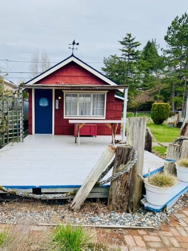 property at 7525 Morrison Ave