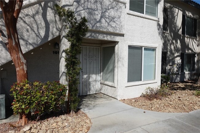 property at 3131 Key Largo Dr