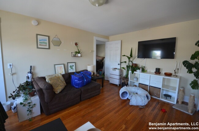 53 West Seventh St. Unit 3, Unit 3 in Boston, MA - Building Photo - Building Photo