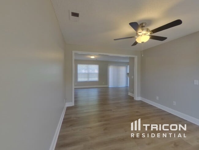 2015 Small Meadows Ct in Fountain Inn, SC - Foto de edificio - Building Photo