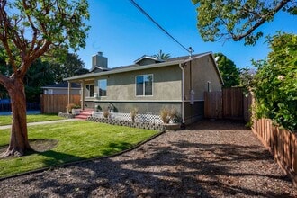 1621 Huron Ave in San Mateo, CA - Foto de edificio - Building Photo