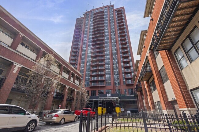 330 N Jefferson St in Chicago, IL - Building Photo - Building Photo