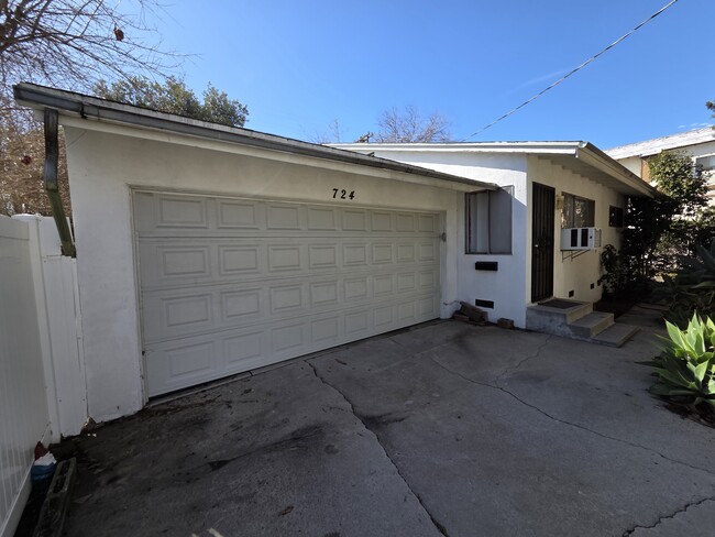 property at 724 W Dryden St