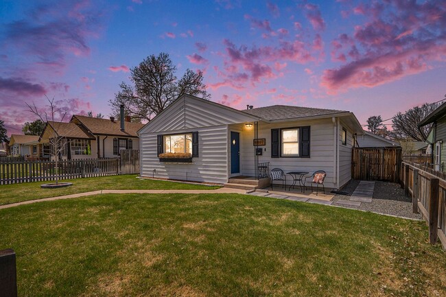4407 S Logan St in Englewood, CO - Foto de edificio - Building Photo