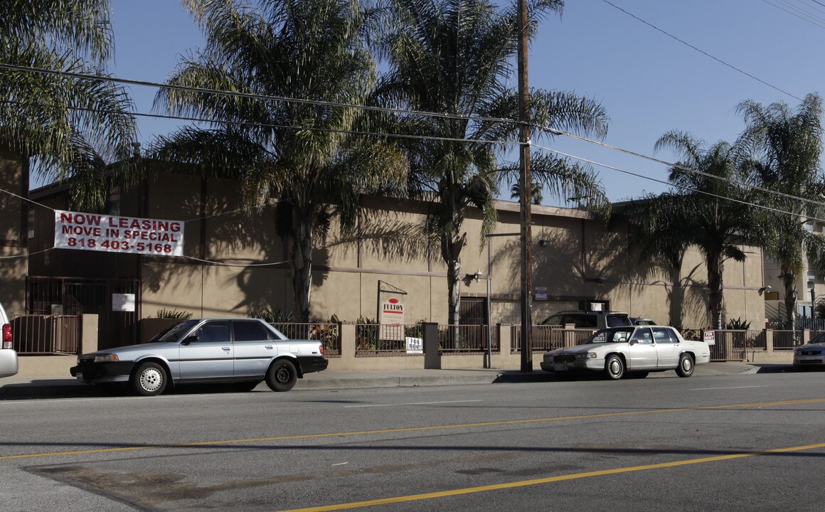 Fulton Townhomes in Van Nuys, CA - Building Photo