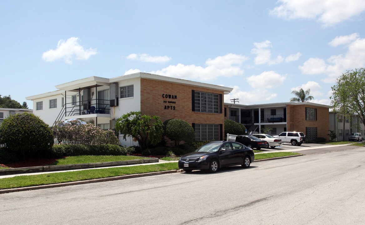 Cowan Apartments in Tampa, FL - Building Photo