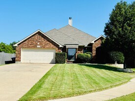 2025 Devinstone Ct in Fort Worth, TX - Building Photo