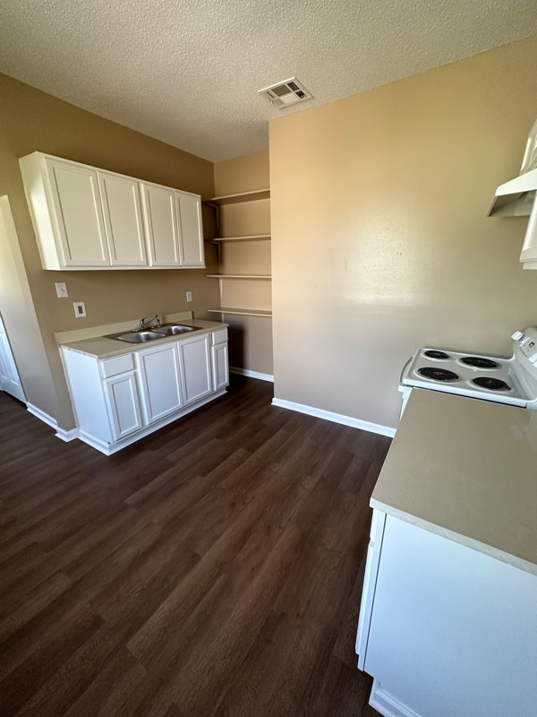 property at 2513 N Galvez St