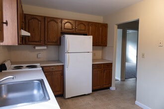 48 N Church St, Unit 2 in Ephrata, PA - Foto de edificio - Building Photo