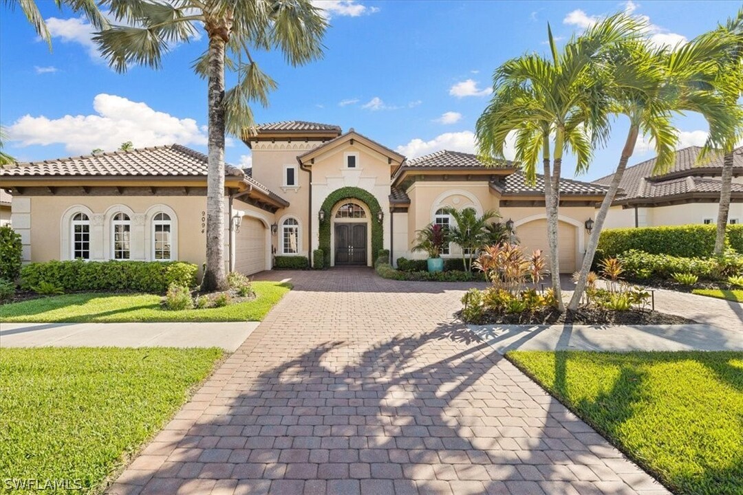 9094 Sahalee Ct in Naples, FL - Foto de edificio