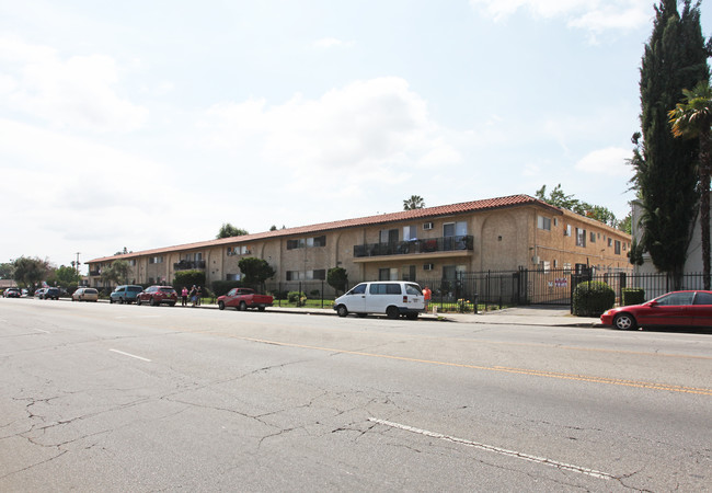 Caltempo Apartments in Van Nuys, CA - Building Photo - Building Photo