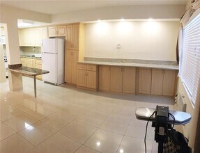 2001 S Ocean Dr, Unit 23 in Hallandale Beach, FL - Building Photo - Building Photo