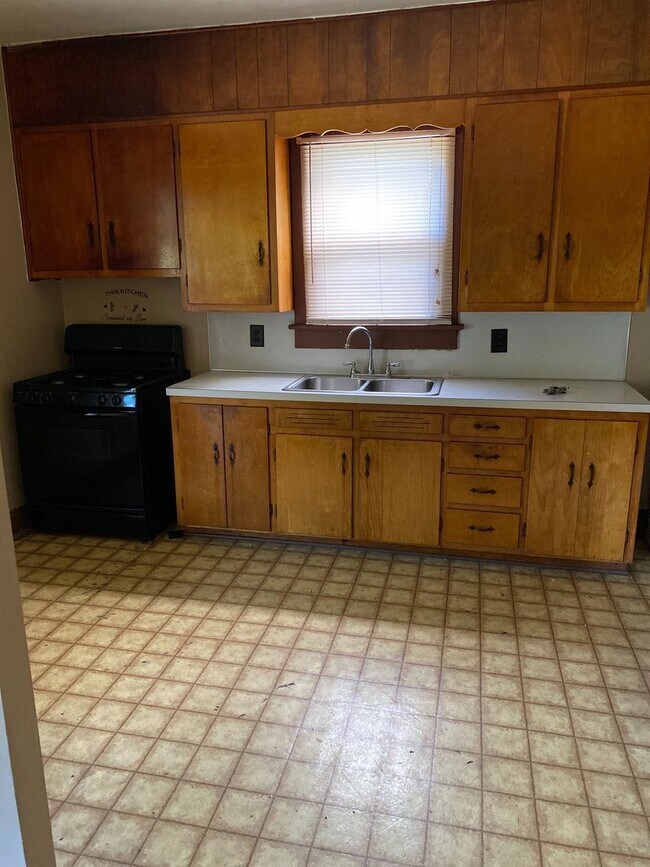 691 S Irvine Ave photo'