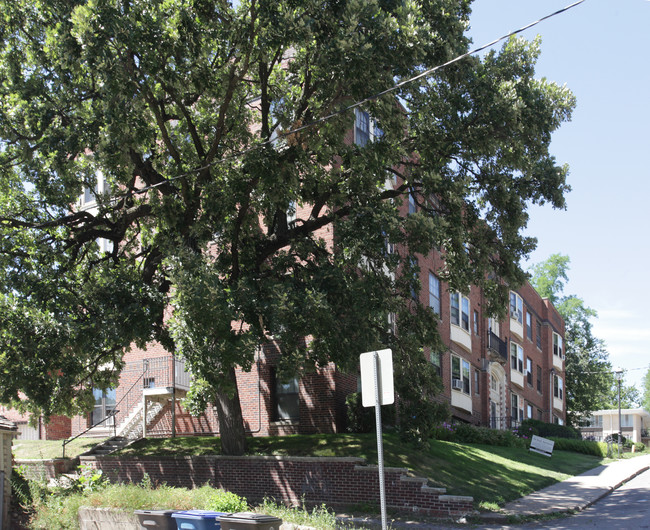 Studios in historic neighborhood and buildng in Des Moines, IA - Foto de edificio - Building Photo