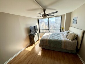 2020 N Lincoln Park W, Unit 11H in Chicago, IL - Foto de edificio - Building Photo