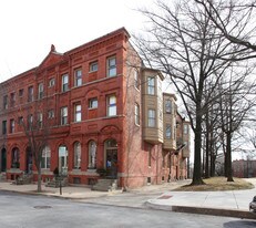 261 Robert St in Baltimore, MD - Building Photo