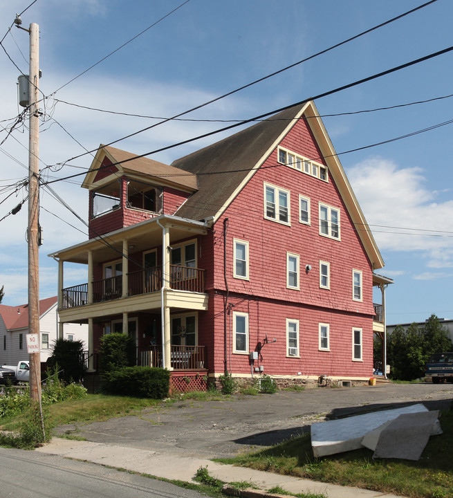 8 Hayes Ave in Greenfield, MA - Foto de edificio