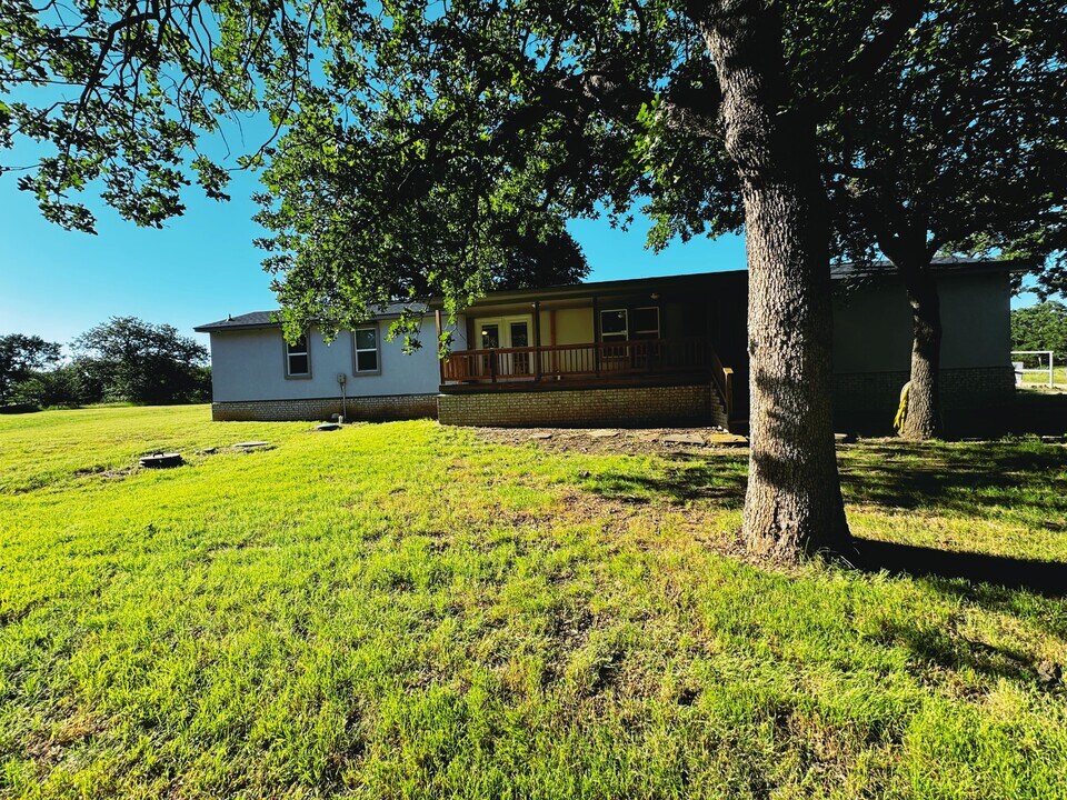 577 Bevers Ln in Valley View, TX - Building Photo