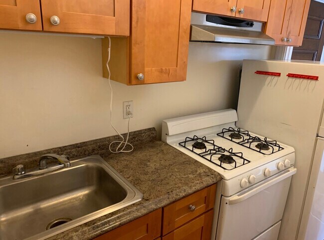 2 Ware St, Unit 205 in Cambridge, MA - Building Photo - Building Photo