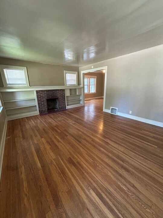 5326 Charlotte St in Kansas City, MO - Building Photo