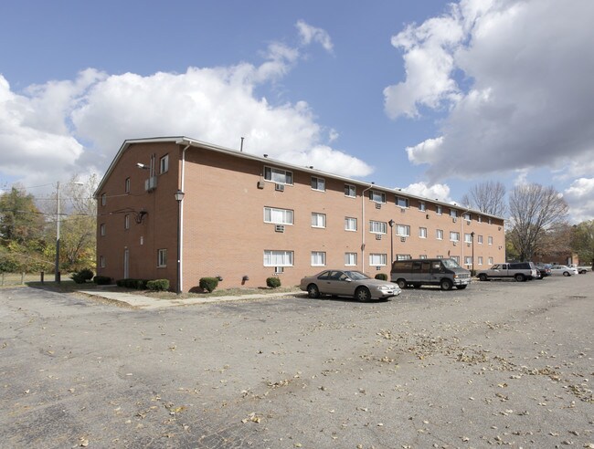 Coves at Columbus on Mayfield Place in Bexley, OH - Building Photo - Building Photo