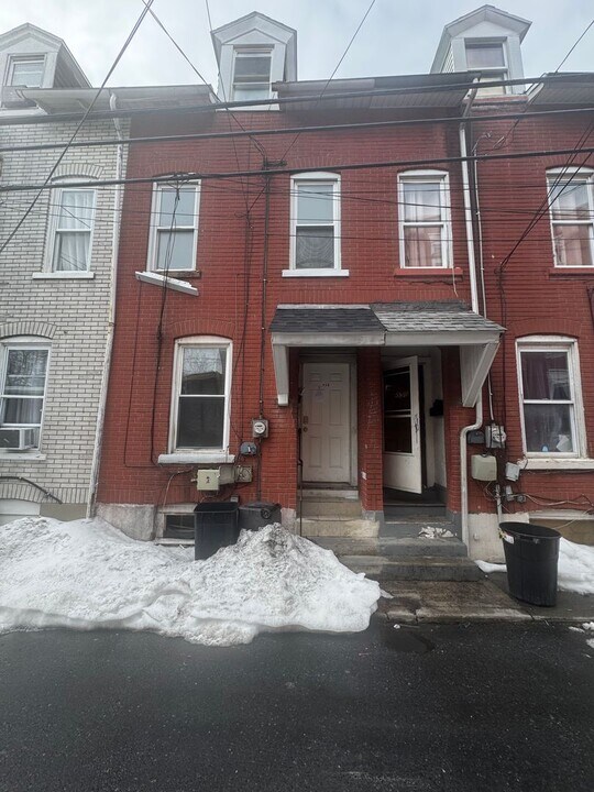 848 N Elliger St in Allentown, PA - Building Photo