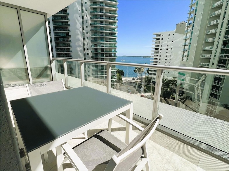 1300 Brickell Bay Dr, Unit 903 in Miami, FL - Building Photo