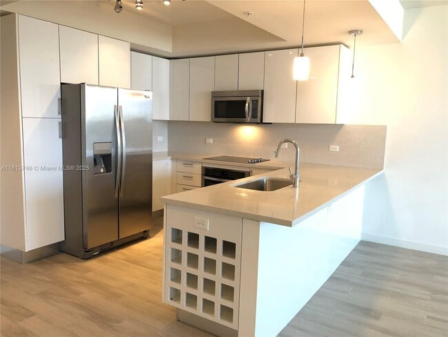 999 SW 1st Ave, Unit 2513 in Miami, FL - Building Photo - Building Photo