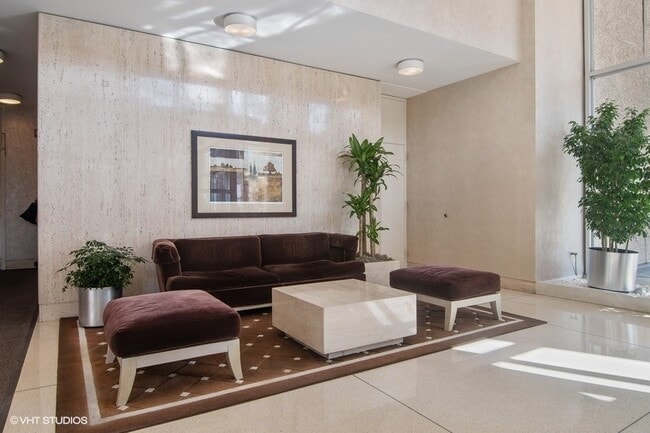 70 W Burton Pl in Chicago, IL - Foto de edificio - Building Photo