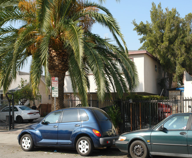 1033 N Berendo St in Los Angeles, CA - Building Photo - Building Photo