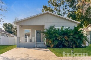 2704 61st Ave N in St. Petersburg, FL - Building Photo