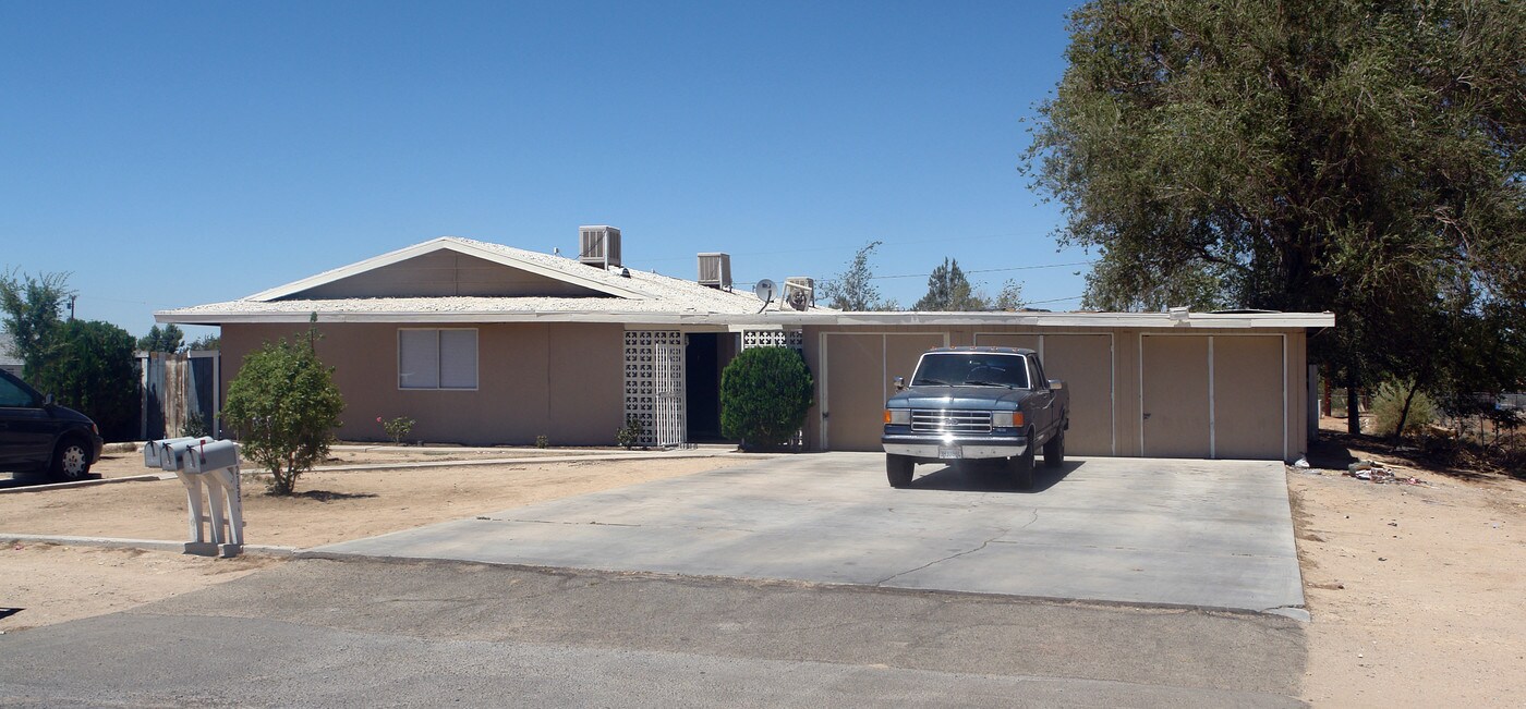 21550 Nisqually Rd in Apple Valley, CA - Building Photo