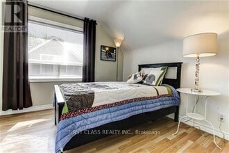 11 Ellington Dr in Toronto, ON - Building Photo - Building Photo