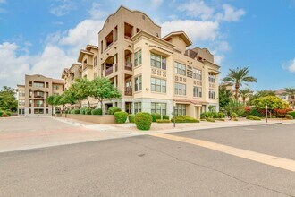 7291 N Scottsdale Rd in Paradise Valley, AZ - Building Photo - Building Photo