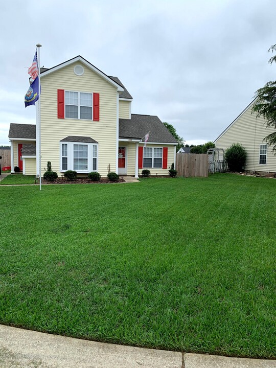 4609 Honeysuckle Ln in Rocky Mount, NC - Building Photo