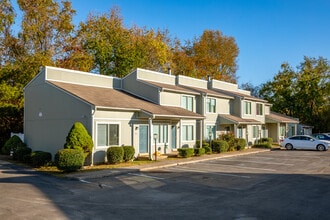 Village Lake Townhomes in Smyrna, TN - Building Photo - Building Photo