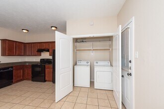 3628 S Hampton Ct in Bryan, TX - Foto de edificio - Building Photo