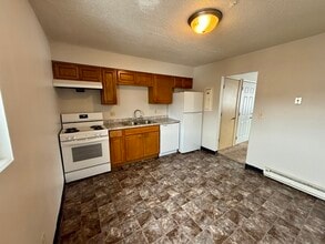 110 Harbet Ave NW in Cedar Rapids, IA - Building Photo - Building Photo