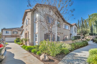 2641 Night Jasmine Dr in Simi Valley, CA - Building Photo - Building Photo