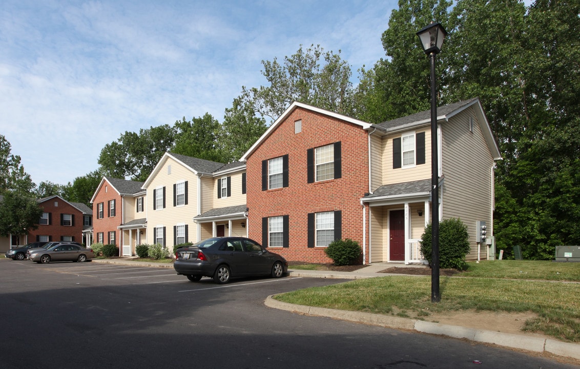 Walnut Creek Townhomes in Columbus, OH - Building Photo