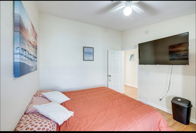 716 21st St in West Palm Beach, FL - Foto de edificio - Building Photo