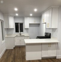 10900 Lillian Ln in South Gate, CA - Building Photo