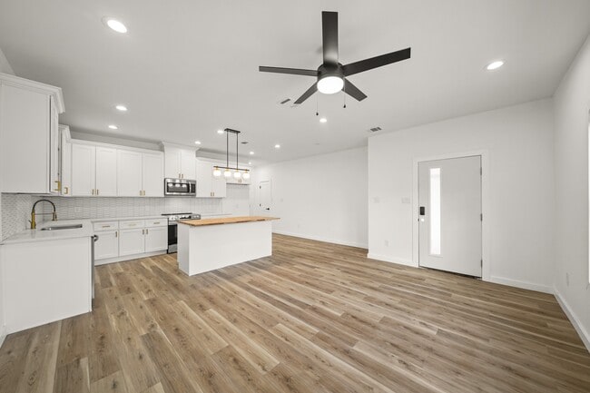 property at 6206 Lyndhurst Dr